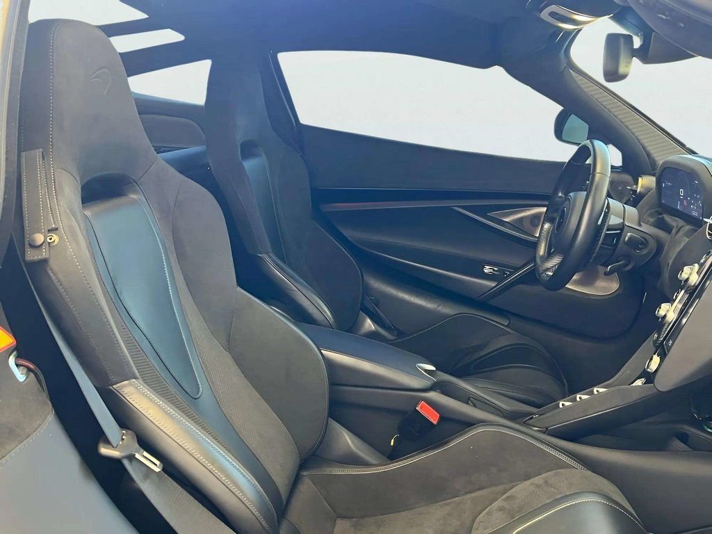 Used 2018 McLaren 720S Performance RWD image 19