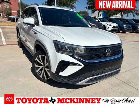 Used 2024 Volkswagen Taos SE FWD image 1