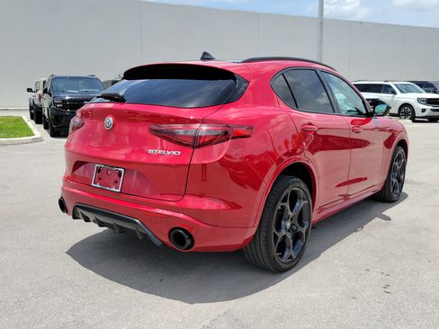 Used 2022 Alfa Romeo Stelvio Veloce AWD/4WD image 5