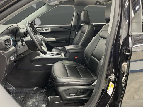 Used 2022 Ford Explorer XLT image 4
