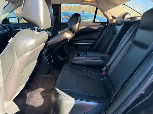 Used 2016 Chrysler 300 C image 18