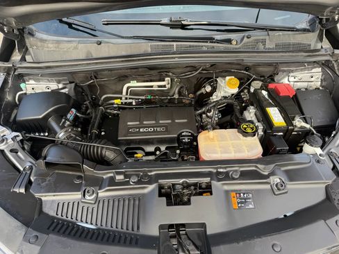 Used 2020 Chevrolet Trax LT w/ LT Convenience Package image 25