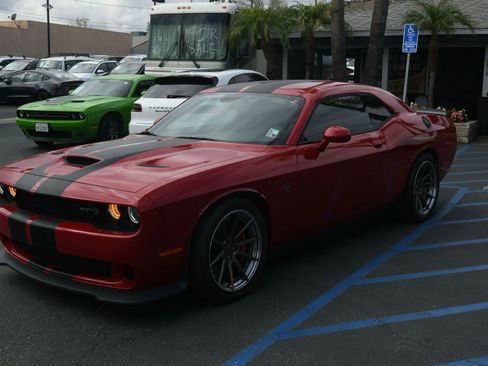 Used 2016 Dodge Challenger SRT Hellcat RWD image 3