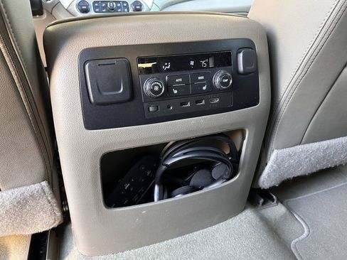 Used 2018 GMC Yukon SLT w/ Premium Edition image 13