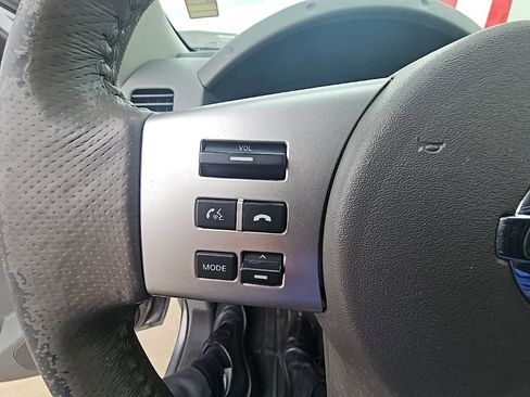 Used 2018 Nissan Frontier SV w/ Value Truck Package AWD/4WD image 13