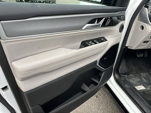 New 2025 Jeep Wagoneer L Series III image 14