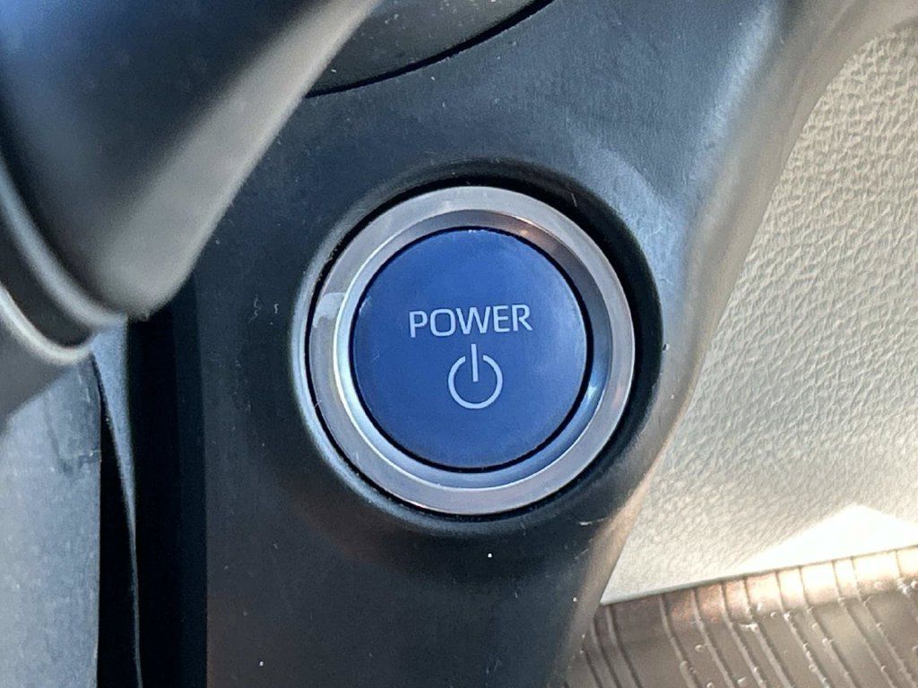 Used 2021 Toyota Sienna XLE FWD image 38