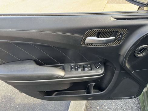 Used 2019 Dodge Charger Scat Pack w/ Dynamics Package RWD image 12