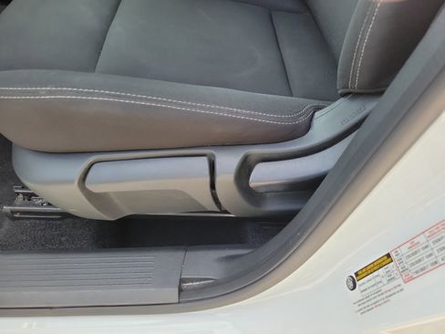 Used 2024 Nissan Rogue S AWD/4WD image 18