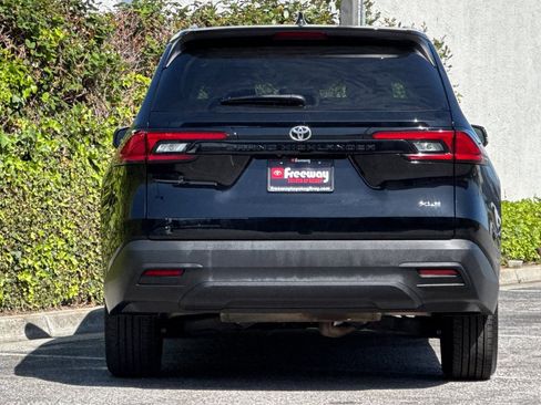 Used 2025 Toyota Grand Highlander AWD image 5