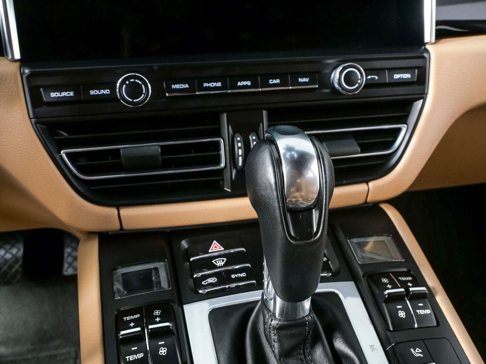 Certified 2021 Porsche Macan AWD/4WD image 17