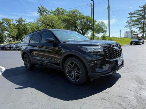 Used 2025 Ford Explorer ST-Line w/ ST-Line Street Pack AWD/4WD image 8