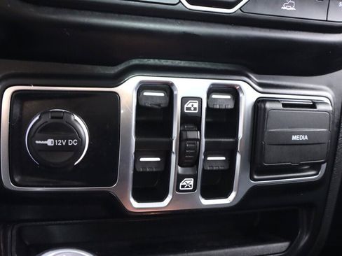 Used 2023 Jeep Wrangler Unlimited AWD/4WD image 21