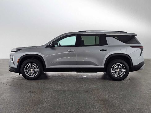 Used 2026 Chevrolet Traverse LT FWD image 6
