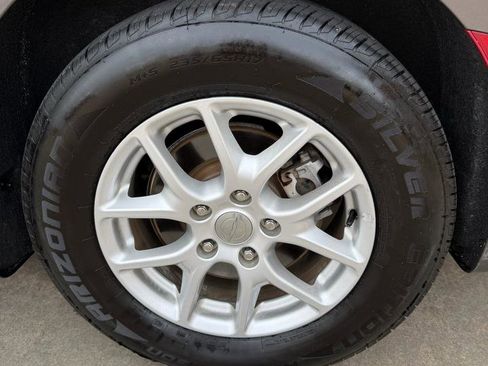 Used 2020 Chrysler Pacifica Touring-L FWD image 26