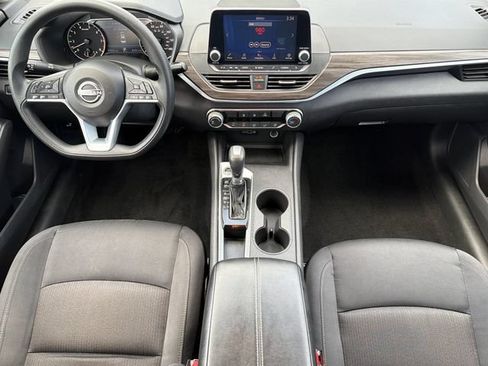 Used 2025 Nissan Altima 2.5 SV FWD image 9