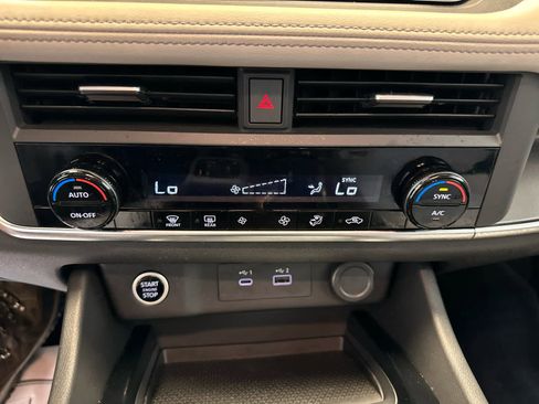 Certified 2023 Nissan Rogue SV image 32