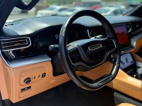 Used 2022 Jeep Grand Wagoneer Series III w/ Rear Seat Video Group 1 AWD/4WD image 9