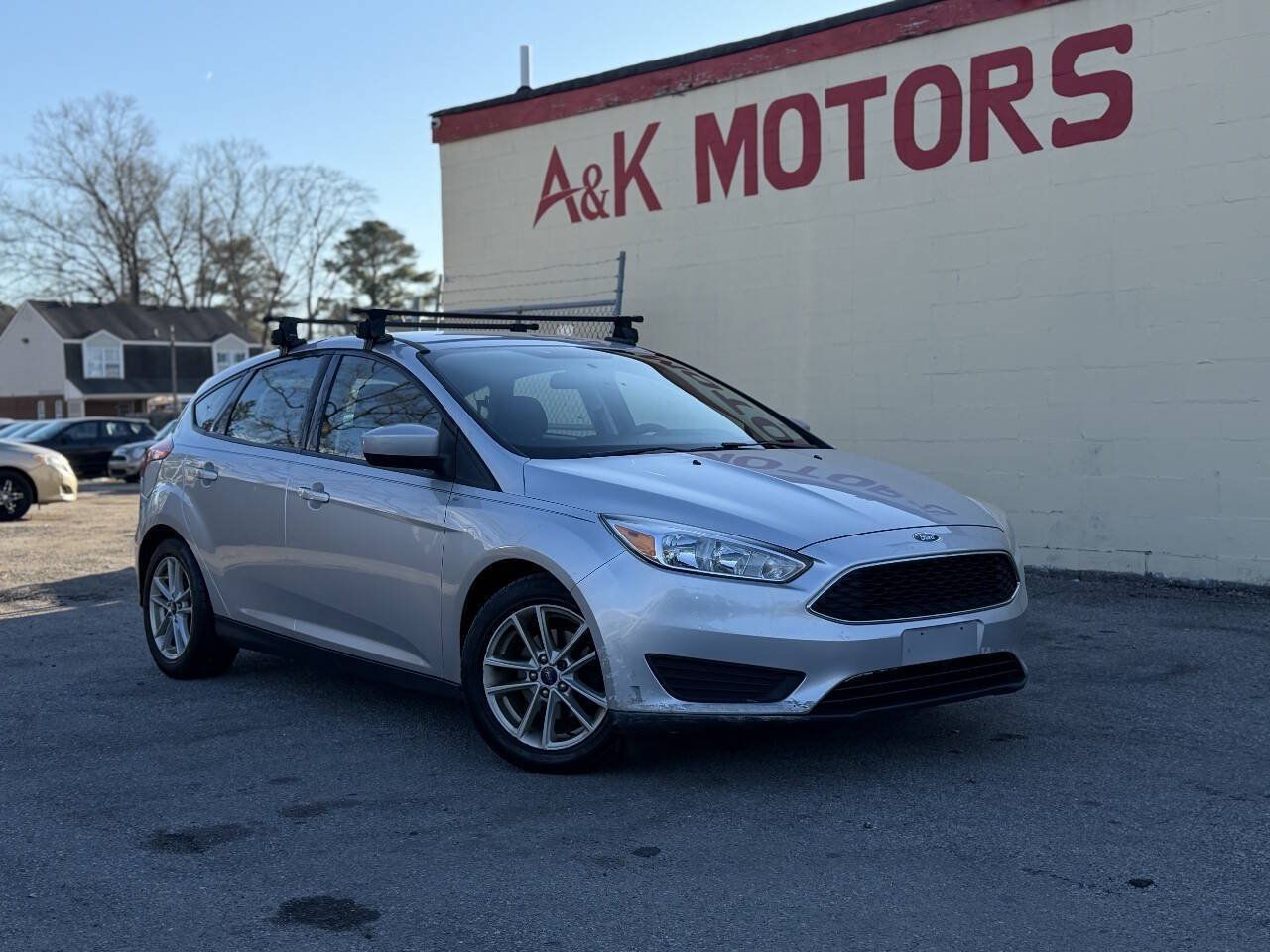 Used 2018 Ford Focus SE FWD image 1