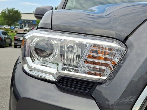 Used 2023 Toyota Tacoma SR5 AWD/4WD image 9