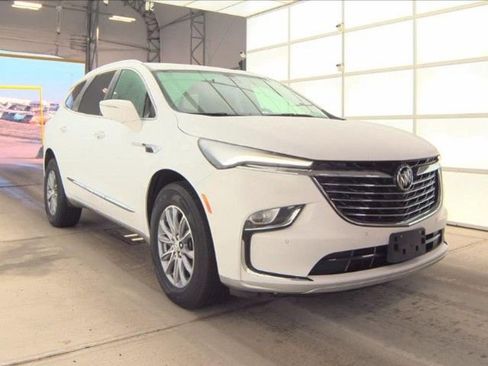 Used 2024 Buick Enclave Premium image 2