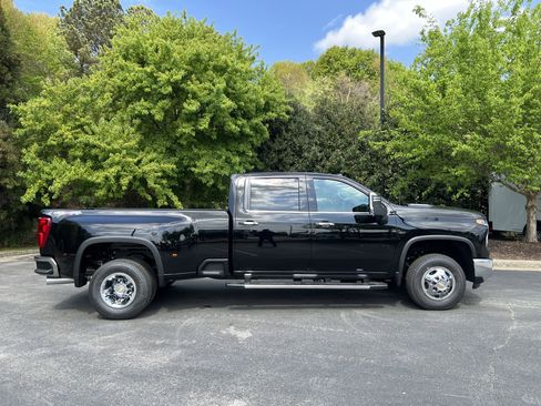 New 2026 Chevrolet Silverado 3500 LTZ w/ LTZ Convenience Package AWD/4WD image 10