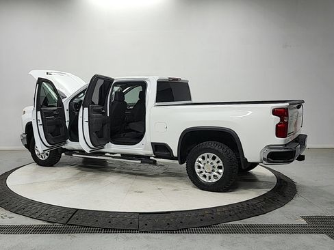 Used 2024 Chevrolet Silverado 2500 LT AWD/4WD image 13