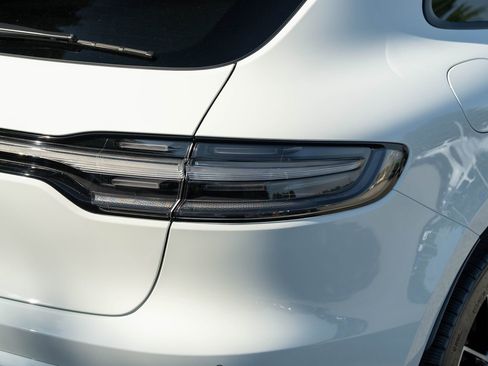 New 2026 Porsche Macan image 14