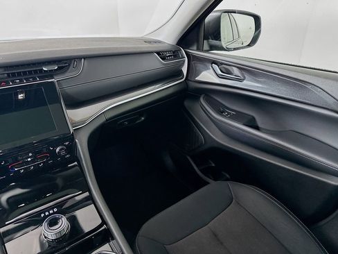 Certified 2023 Jeep Grand Cherokee Laredo w/ Luxury Tech Group I image 35