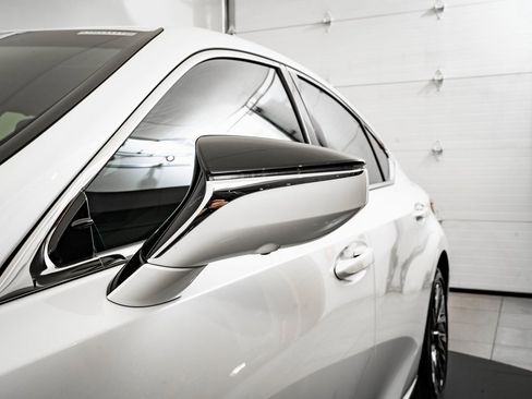 Certified 2025 Lexus ES 300h Ultra Luxury w/ Accessory Package (Z1) image 17