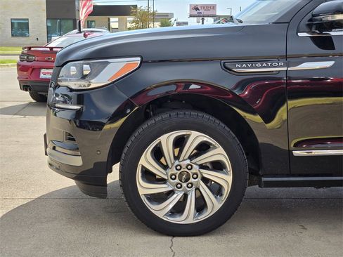 Used 2023 Lincoln Navigator Reserve image 6