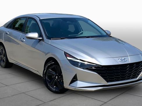 Used 2023 Hyundai Elantra SEL FWD image 2