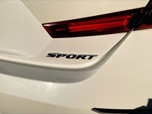 Used 2018 Honda Accord Sport image 8