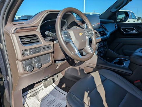 Used 2023 Chevrolet Suburban LT image 9