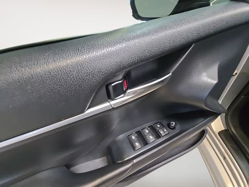 Used 2020 Toyota Camry SE FWD image 10