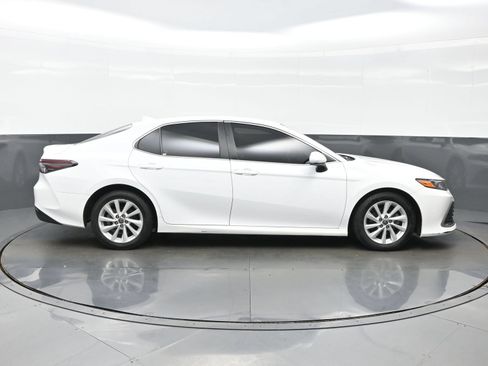 Used 2022 Toyota Camry LE FWD image 7