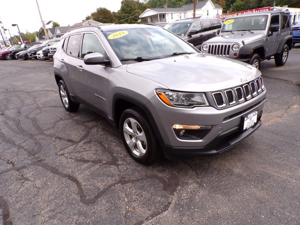 Used 2019 Jeep Compass Latitude w/ Cold Weather Group AWD/4WD image 3