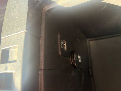 Used 2017 Jeep Wrangler Unlimited Sahara w/ Connectivity Group AWD/4WD image 35