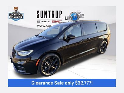 Used 2025 Chrysler Pacifica Limited