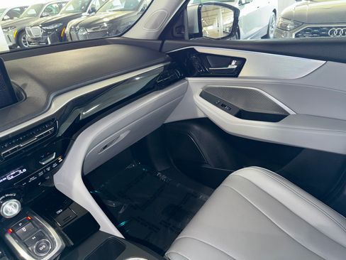 Used 2023 Acura MDX SH-AWD w/ Technology Package image 32