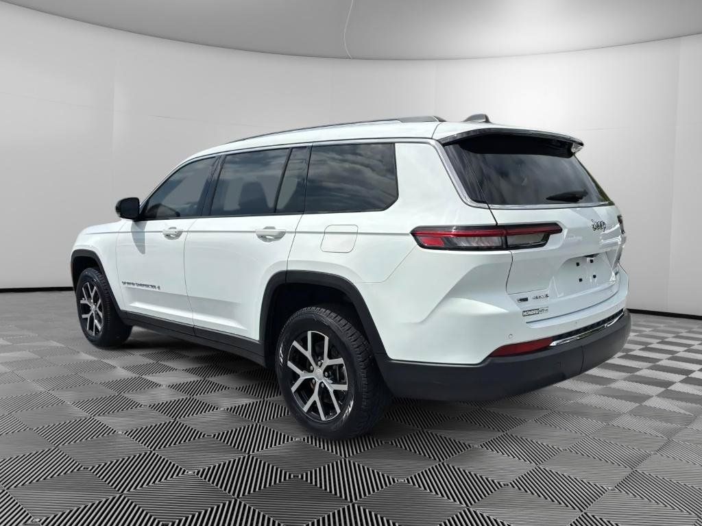 Used 2023 Jeep Grand Cherokee L Limited AWD/4WD image 3