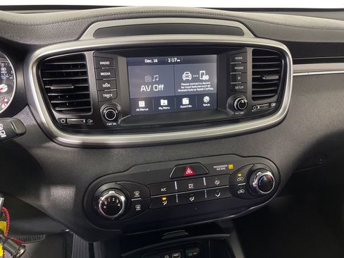 Used 2020 Kia Sorento AWD V6 image 22