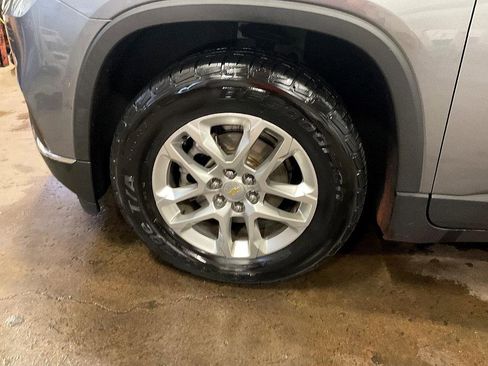 Used 2020 Chevrolet Traverse LT image 15