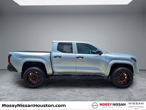Used 2024 Toyota Tacoma SR w/ SR Upgrade Package AWD/4WD image 8