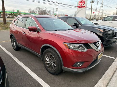 Used 2016 Nissan Rogue SL image 2