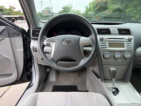 Used 2010 Toyota Camry LE FWD image 16