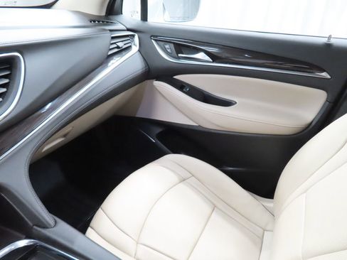 Used 2019 Buick Enclave Essence image 24