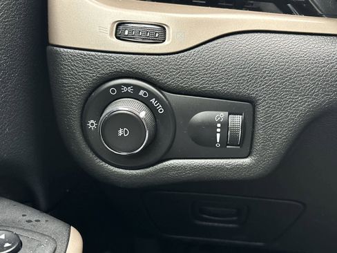 Used 2018 Jeep Cherokee Latitude image 22