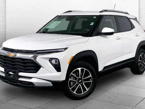 Used 2025 Chevrolet TrailBlazer LT AWD/4WD image 12