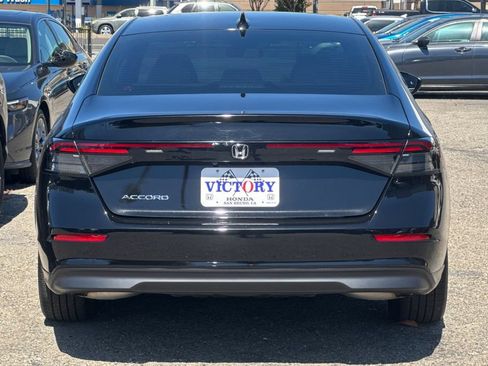 Used 2025 Honda Accord SE image 6